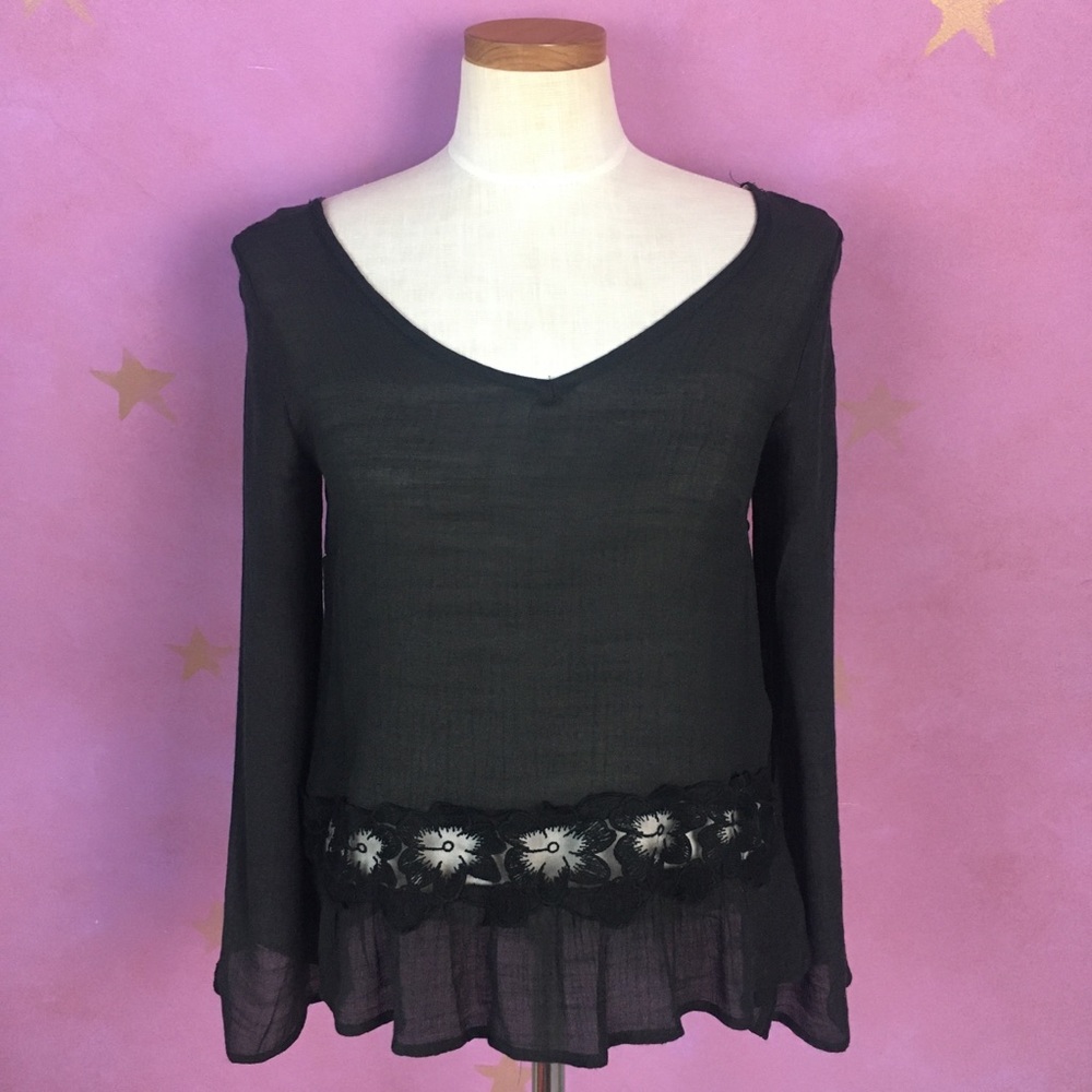 ONE STORY BLACK LACE BOHO TOP NWT CRISS CROSS BACK NEW